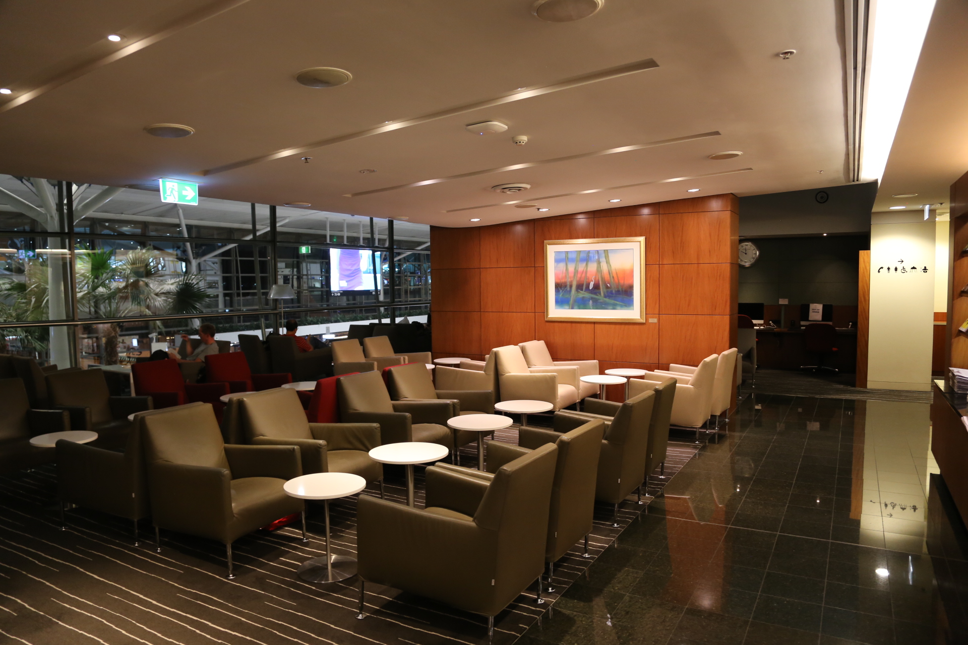 Qantas BNE International Business and First Class Lounge